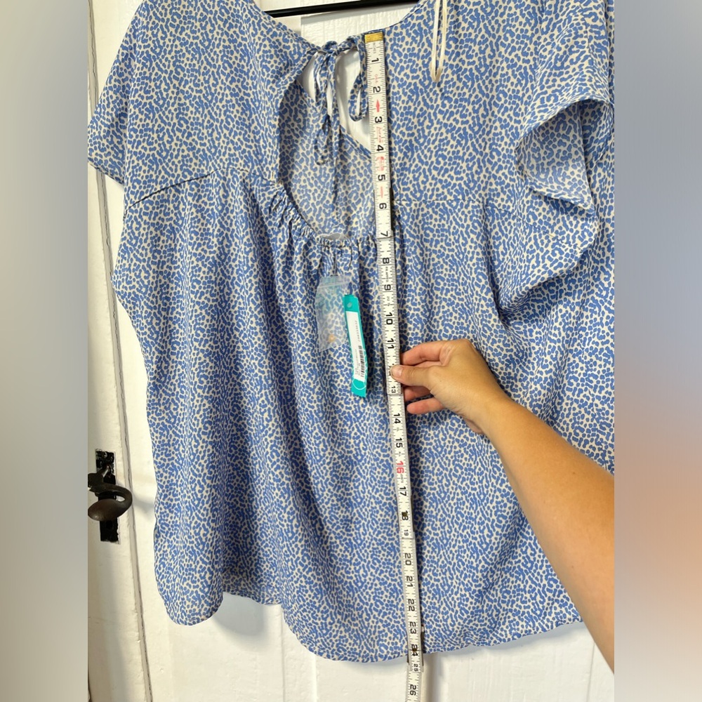 NWT Lush stitch fix cream and blue short sleeve blouse 1x - Picture 7 of 8